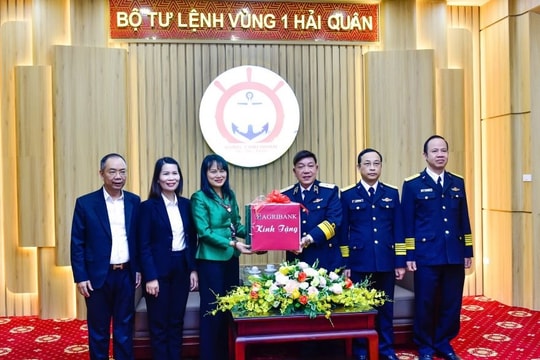 Agribank thăm và quà tặng cán bộ, Chiến Bộ Tư lệnh Khu vực 1 Hải quân nhân dịp Tết Ất Tỵ 2025