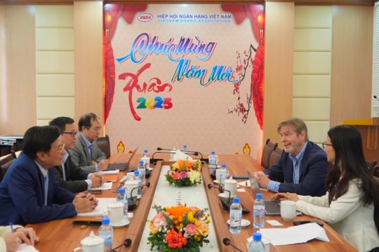 Hiệp hội Ngân hàng làm việc với chuyên gia dự án của Đại sứ quán Anh về tài chính toàn diện