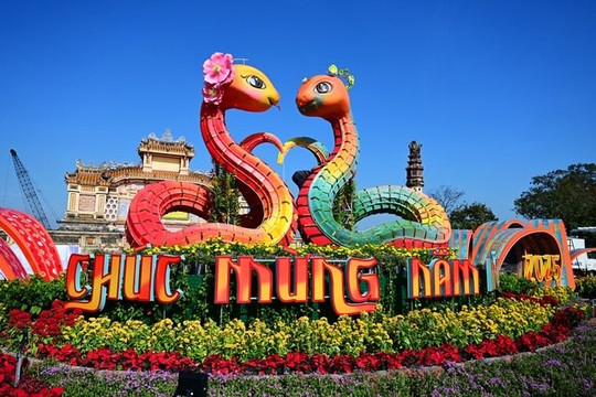 Các mô hình “linh vật rắn” năm Ất Tỵ 2025