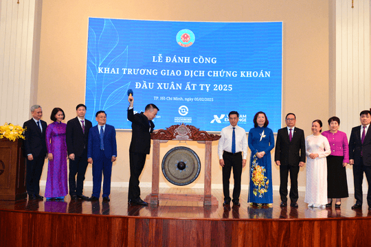 Đánh cồng khai trương giao dịch chứng khoán đầu xuân Ất Tỵ 2025 tại HOSE