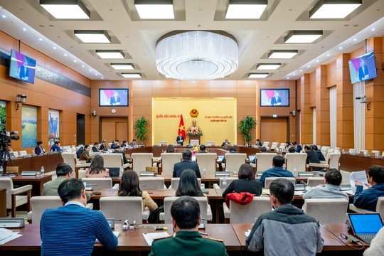 Thống nhất trình Quốc hội điều chỉnh mục tiêu tăng trưởng kinh tế năm 2025 đạt 8% trở lên