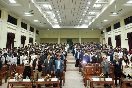ABAII School Tour 3 “bùng nổ” tại THPT Chuyên Khoa học Tự nhiên : Chắp cánh cho thế hệ công dân số