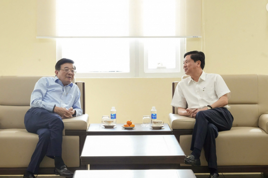 Phó Chủ tịch, Tổng Thư ký Nguyễn Quốc Hùng thăm, làm việc với Văn phòng đại diện Agribank khu vực miền Nam