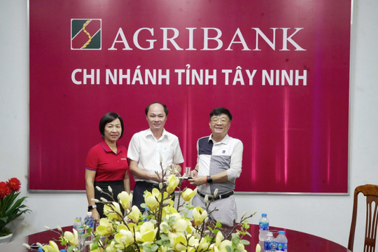 Phó Chủ tịch, Tổng Thư ký Nguyễn Quốc Hùng thăm, làm việc với Chi nhánh Agribank Tây Ninh