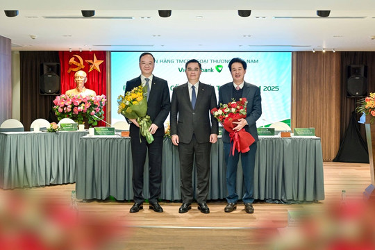 Đại hội đồng cổ đông bất thường Vietcombank tháng 3/2025: Bầu bổ sung 1 thành viên, miễn nhiệm 1 thành viên HĐQT
