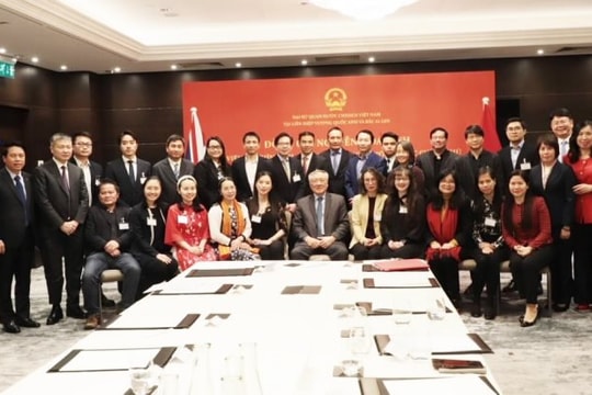 Phó Thống đốc Phạm Tiến Dũng tháp tùng Phó Thủ tướng Nguyễn Hòa Bình học tập kinh nghiệm xây dựng các Trung tâm tài chính tại châu Âu