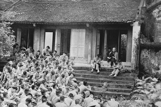 Bác Hồ căn dặn: “Các Vua Hùng đã có công dựng nước, Bác cháu ta phải cùng nhau giữ lấy nước”