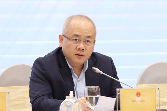 Thứ trưởng Bộ Tài chính: Quyết tâm đạt mục tiêu tăng trưởng 8% năm 2025