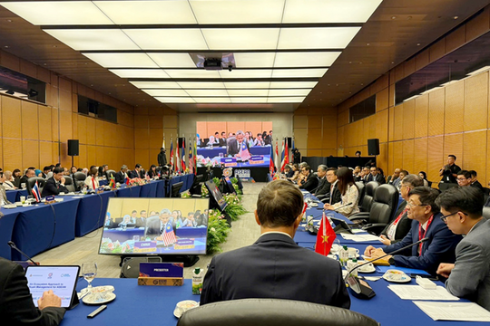 Đối thoại chính sách giữa Thống đốc Ngân hàng Trung ương và Bộ trưởng Tài chính ASEAN, với CEO các định chế tài chính năm 2025
