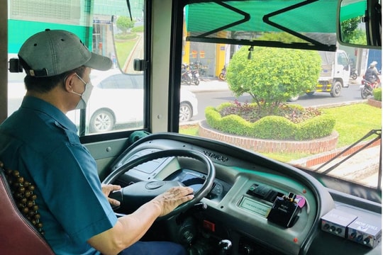 Đề xuất sửa độ tuổi cho phép lái xe ô tô chở người đến hết tuổi nghỉ hưu theo Luật Lao động
