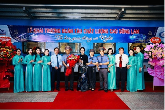 Chính thức vận hành đoàn tàu chất lượng cao Sông Lam