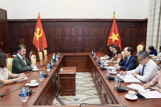Phó Thống đốc Thường trực Đào Minh Tú tiếp Đại sứ Pakistan tại Việt Nam