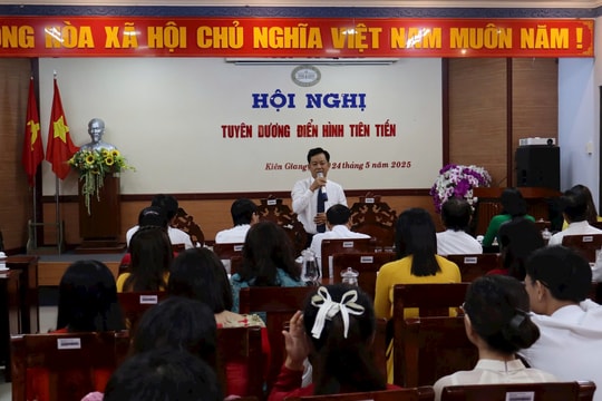 Ngân hàng Nhà nước chi nhánh Khu vực 15 tổ chức Hội nghị tuyên dương điển hình tiên tiến