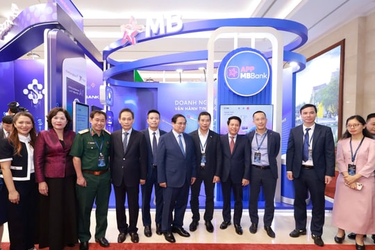 MB đón Thủ tướng tham quan không gian công nghệ trong Sự kiện Chuyển đổi số ngành Ngân hàng 2025