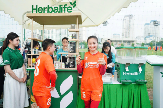 Herbalife Việt Nam tiếp sức cho các Đội tuyển Bóng đá Quốc gia Việt Nam