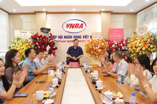 Lãnh đạo Hiệp hội Ngân hàng Việt Nam chúc mừng Tạp chí Thị trường Tài chính Tiền tệ nhân Kỷ niệm 100 năm ngày Báo chí Cách mạng Việt Nam