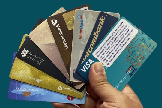 Từ ngày 1/7/2025, thẻ ATM từ sẽ bị khóa vĩnh viễn, ngân hàng Việt Nam chuyển mình sang kỷ nguyên Chip bảo mật