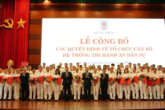 Bộ Tư pháp công bố hàng loạt quyết định bổ nhiệm cán bộ chủ chốt trong hệ thống thi hành án dân sự