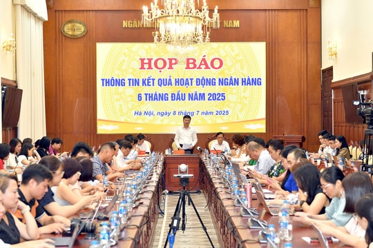 Tín dụng tăng 9,9% so với cuối năm 2024, vốn ngân hàng tập trung vào các lĩnh vực ưu tiên, sản xuất kinh doanh