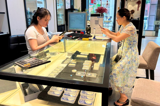 Cơn sốt giá bạc thu hút nhiều "F0"