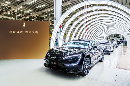 BYD trở thành nhà sản xuất ô tô đầu tiên đạt sản lượng 13 triệu xe năng lượng mới
