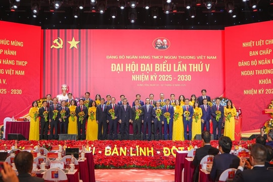 Đại hội đại biểu Đảng bộ Vietcombank lần thứ V, nhiệm kỳ 2025 – 2030: “Tiếp tục giữ vai trò “sếu đầu đàn”, dẫn dắt, tiên phong hiện thực hóa các mục tiêu phát triển đất nước”