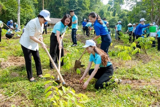 “Xanh hóa” trong hoạt động nội bộ, từ chiến lược đến hành động của Agribank