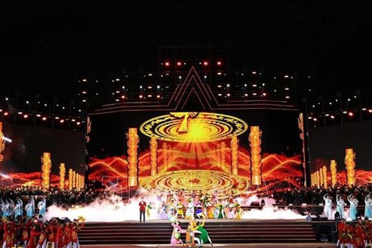 Chương trình “Dưới cờ vinh quang” - Bản trường ca chính luận nghệ thuật thể hiện tình yêu nước, khát vọng hòa bình