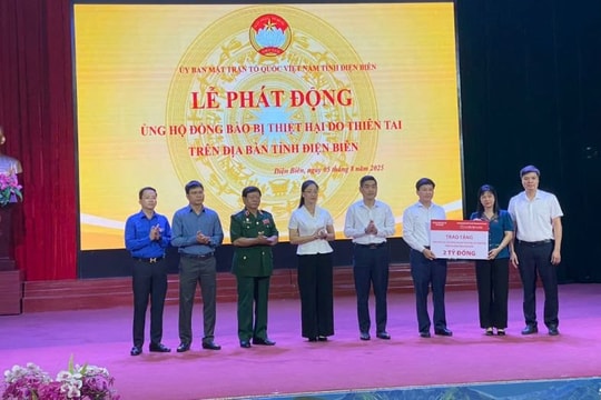 Agribank trao tặng 2 tỷ đồng ủng hộ đồng bào bị thiệt hại do thiên tai trên địa bàn tỉnh Điện Biên