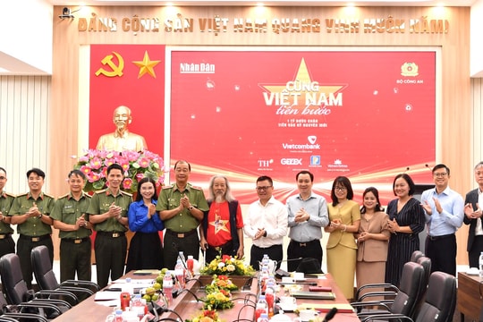 Vietcombank đồng hành với chương trình “Cùng Việt Nam tiến bước”, lan tỏa thông điệp “1 tỷ bước xanh”