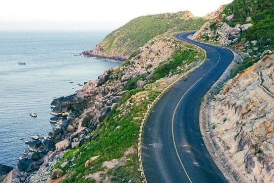 Thủ tướng chỉ đạo đẩy nhanh tiến độ xây dựng hệ thống đường bộ ven biển