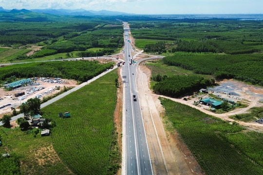 Tăng cường các giải pháp quản lý, bình ổn giá nhiên liệu, nguyên liệu, vật liệu xây dựng; tháo gỡ khó khăn, đẩy nhanh tiến độ các dự án giao thông trọng điểm