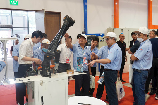 Bosch Rexroth trình làng hệ sinh thái tự động hóa toàn diện tại Automation World Vietnam 2025