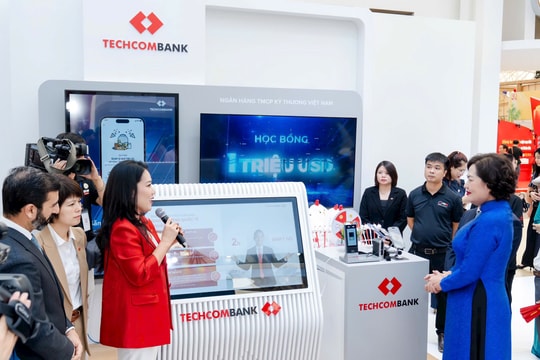 Triển lãm thành tựu đất nước 80 năm: Techcombank kết nối công nghệ và chuẩn sống mới