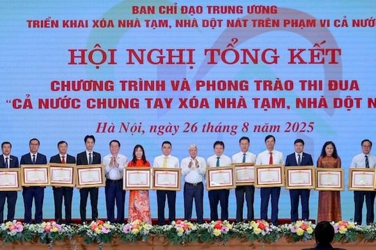 SHB vinh dự nhận Bằng khen của Thủ tướng vì những đóng góp tích cực trong chương trình xóa nhà tạm, dột nát