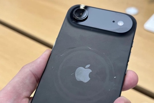 iPhone 17 mới ra mắt, vỏ máy mới đã bị trầy xước