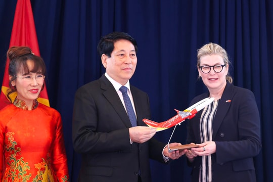 Chủ tịch nước Lương Cường chứng kiến Vietjet nhận bàn giao tàu bay Boeing đầu tiên – dấu mốc 30 năm quan hệ Việt Nam – Hoa Kỳ