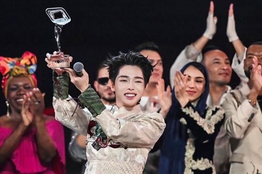 Thủ tướng gửi thư biểu dương thành tích xuất sắc của ca sĩ Đức Phúc tại Cuộc thi Âm nhạc quốc tế Intervision 2025
