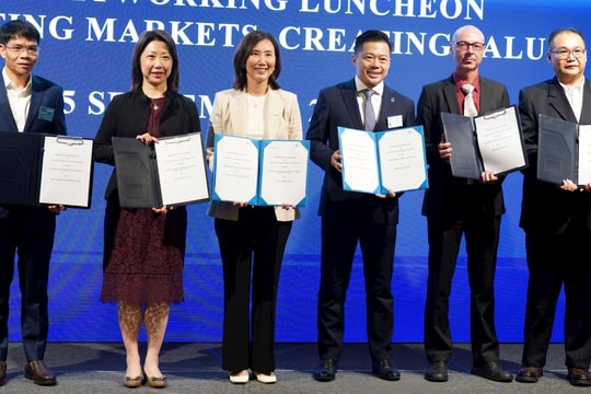 Standard Chartered ký 4 biên bản ghi nhớ tại Việt Nam nhằm tăng cường quan hệ giữa Hồng Kông (Trung Quốc) và ASEAN