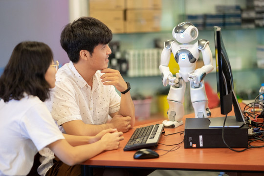 Khi AI mang hình hài robot sống giữa đời thực