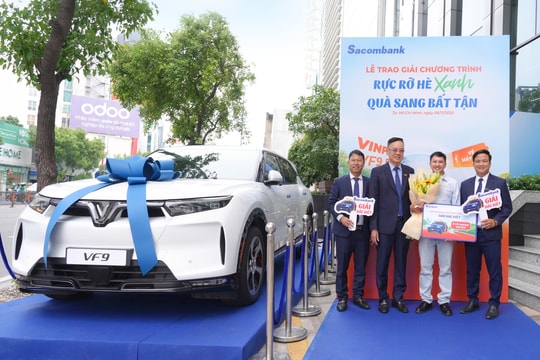 Sacombank trao xe ô tô điện Vinfast VF9 Eco cho khách hàng