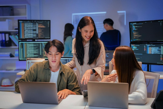 Thị trường tuyển dụng Việt Nam ghi nhận nhu cầu nhân sự am hiểu AI tăng mạnh