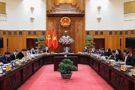 Xây dựng giải pháp tổng thể, toàn diện, căn cơ phòng, chống sụt lún, sạt lở, ngập úng, hạn hán, xâm nhập mặn vùng ĐBSCL