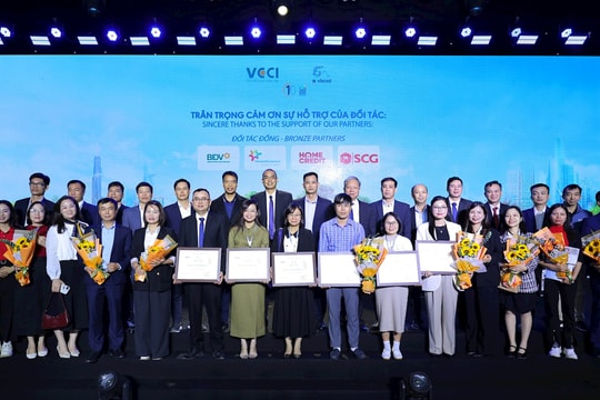 SCG và 7 công ty thành viên được vinh danh Top 100 doanh nghiệp bền vững 2025