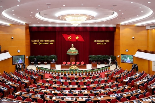 Bế mạc Hội nghị Trung ương 15