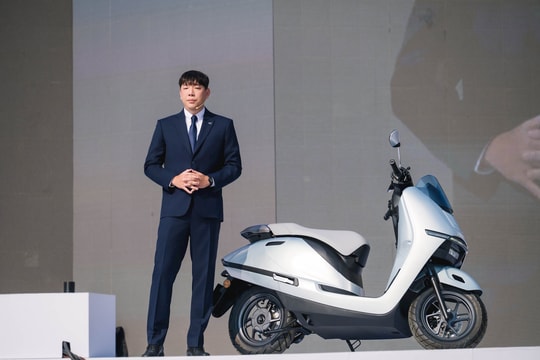 Honda Việt Nam ra mắt xe điện mới, công bố giá bán CUV e: