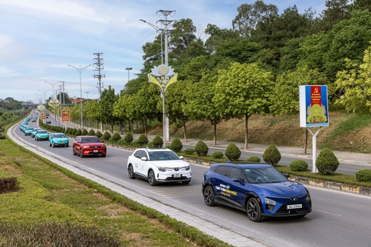 Doanh số VinFast bằng tổng 3 hãng lớn cộng lại, lập chuẩn mới cho thị trường ô tô Việt