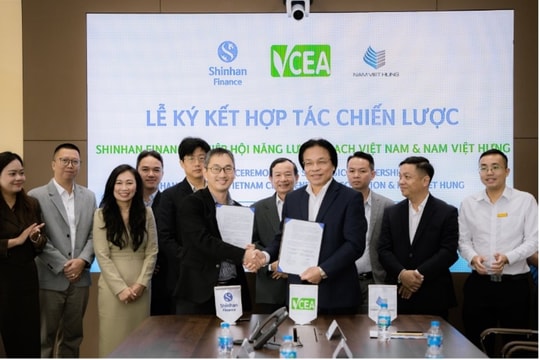 Shinhan Finance hợp tác Hiệp hội Năng lượng Sạch Việt Nam và Công ty CP Đầu tư Nam Việt Hưng thúc đẩy tài chính xanh cho điện mặt trời hộ gia đình