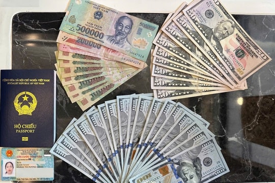 Tổ tàu phát hiện hành khách bỏ quên hơn 2 ngàn USD