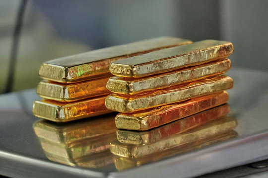 Vàng thế giới rời mốc 4.900 USD/ounce, bạc lao dốc 25% khi thị trường kim loại quý đảo chiều và sau thông tin ông Kevin Warsh được đề cử làm Chủ tịch FED tiếp theo